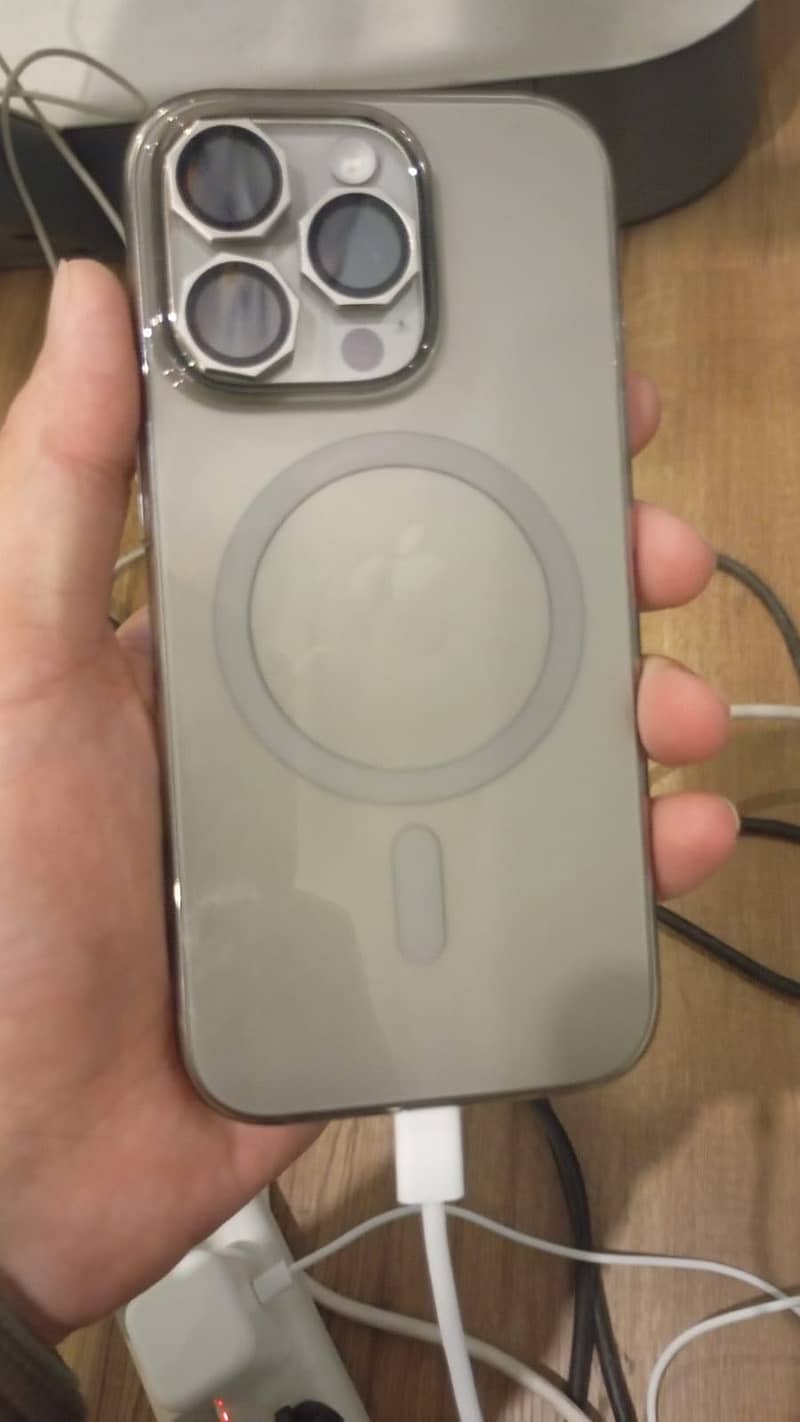 Iphone 16 pro 0