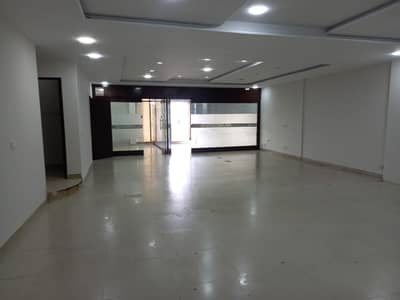 1800 SQUARE FEET OFFICE FOR RENT MAIN BOULEVARD GULBERG