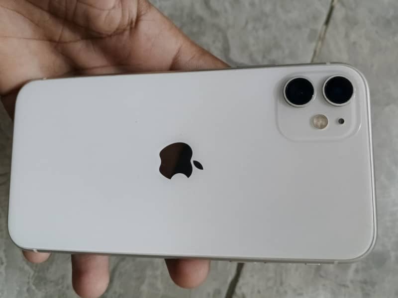 Apple iPhone 11 4