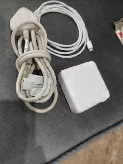 MagSafe Apple MacBook pro's charger with cables