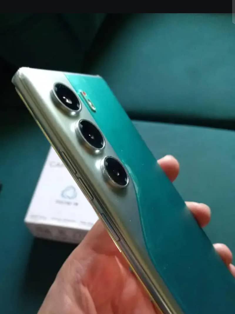 Tecno CAMON 40 Pro 1