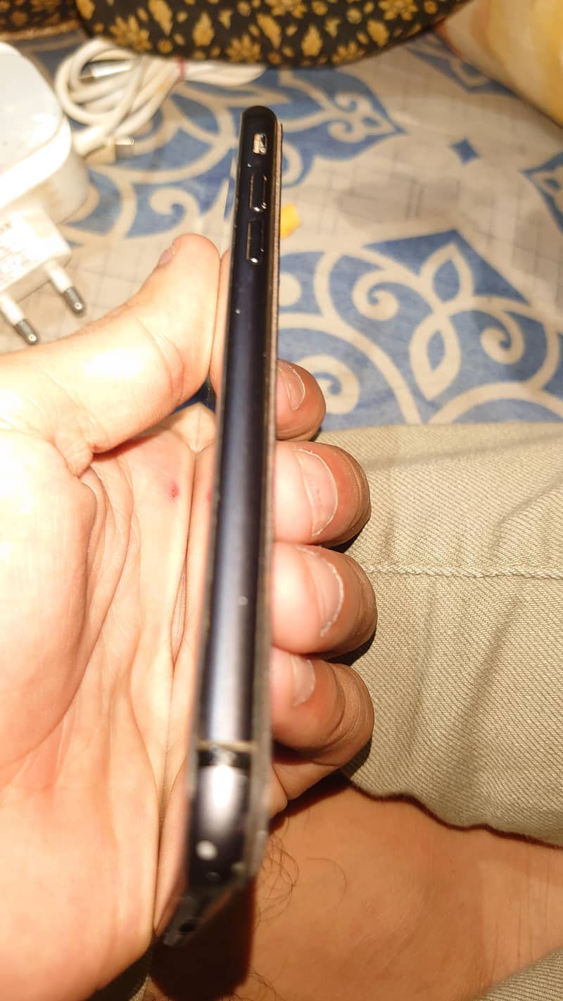 Apple iPhone 8 3