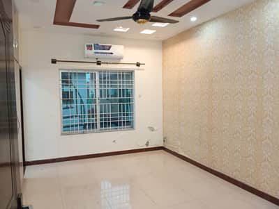 10 marla upper portion available for rent in bahria town phase 3