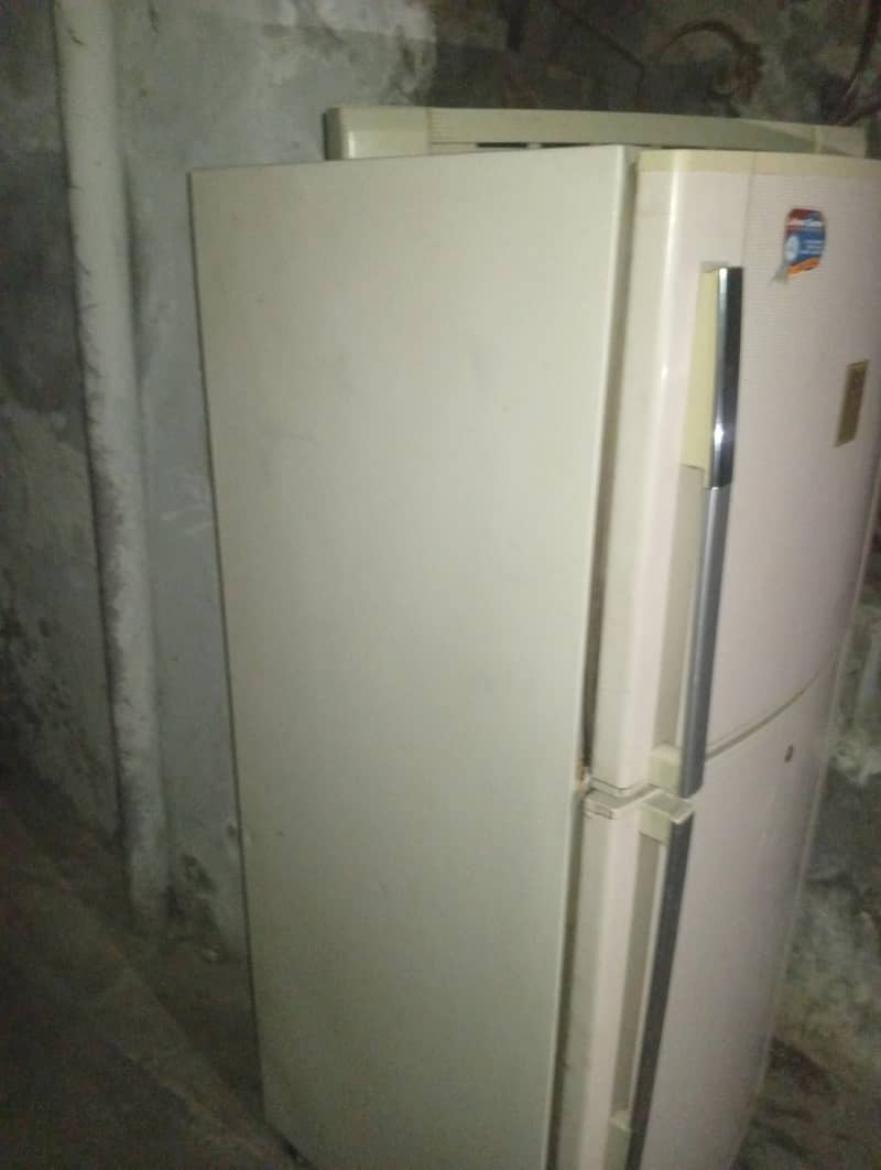 refrigerators 0