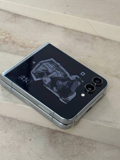 Samsung Mobile Z Flip 5 one hand used - Exchange possible