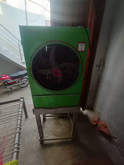 12 volt cooler with wooden stand