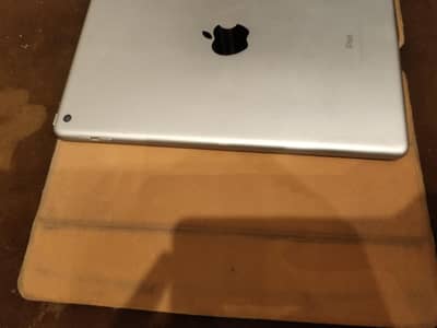 iPad Air 5th generation, 32gb | with a smart ipad cover for free