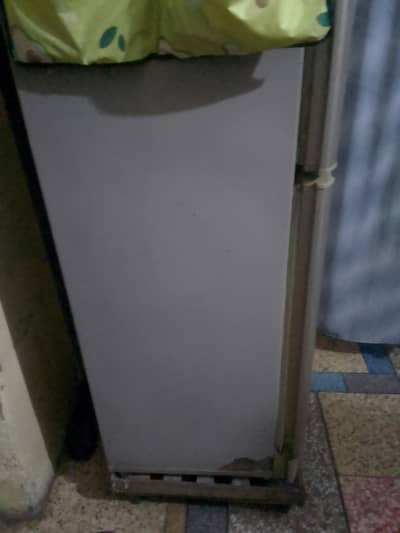 urgent for sale sirf compresser kharab hai contact number 03144115867