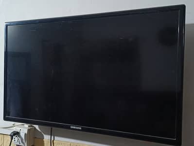 Samsung Simple 32-Inch LED TV for Sale.