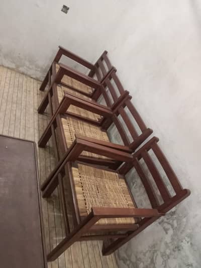 4 wooden benth chairs condition like new