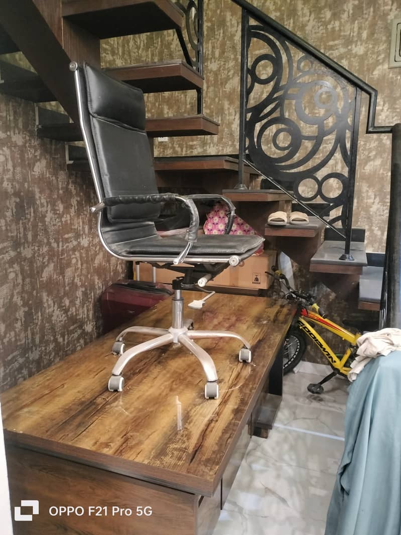 Office Table 0