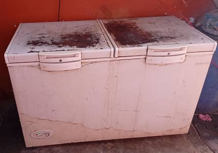 double-door deep freezer available for sell