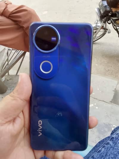 Vivo V50