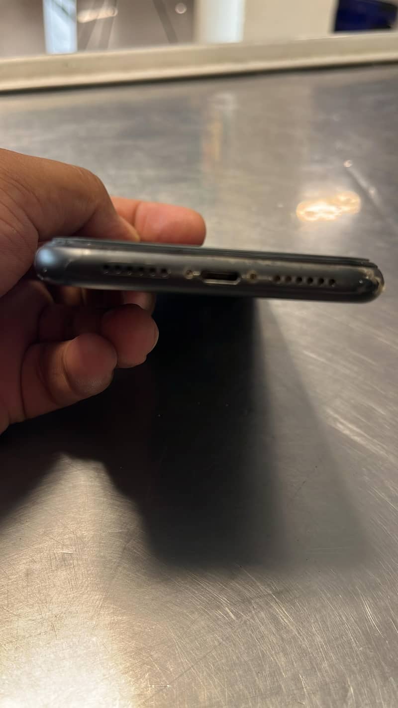 Apple iPhone 11 3