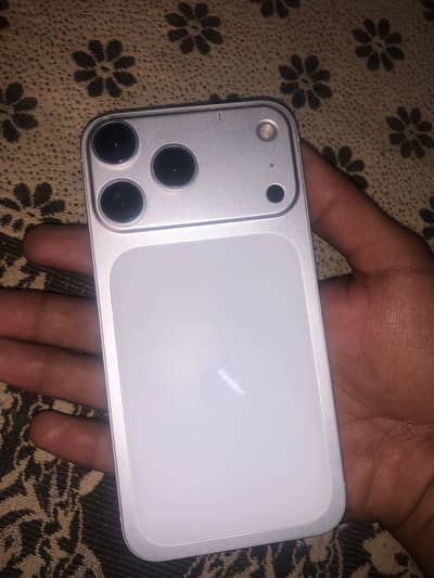 iPhone XR convicted 17pro