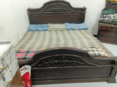bed side table with mattars