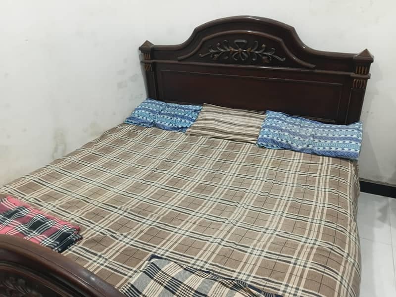 bed side table with mattars 2