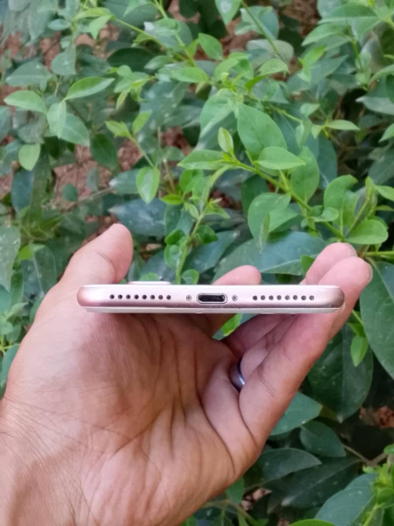 Apple iPhone 7 Plus 4