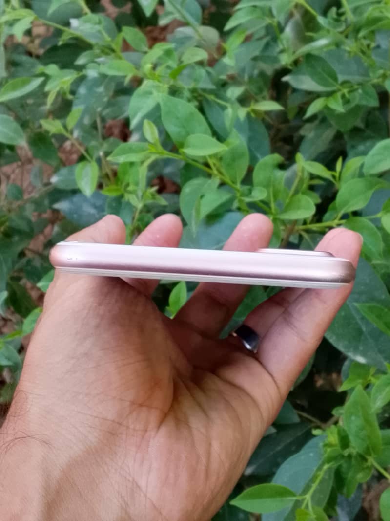 Apple iPhone 7 Plus 5