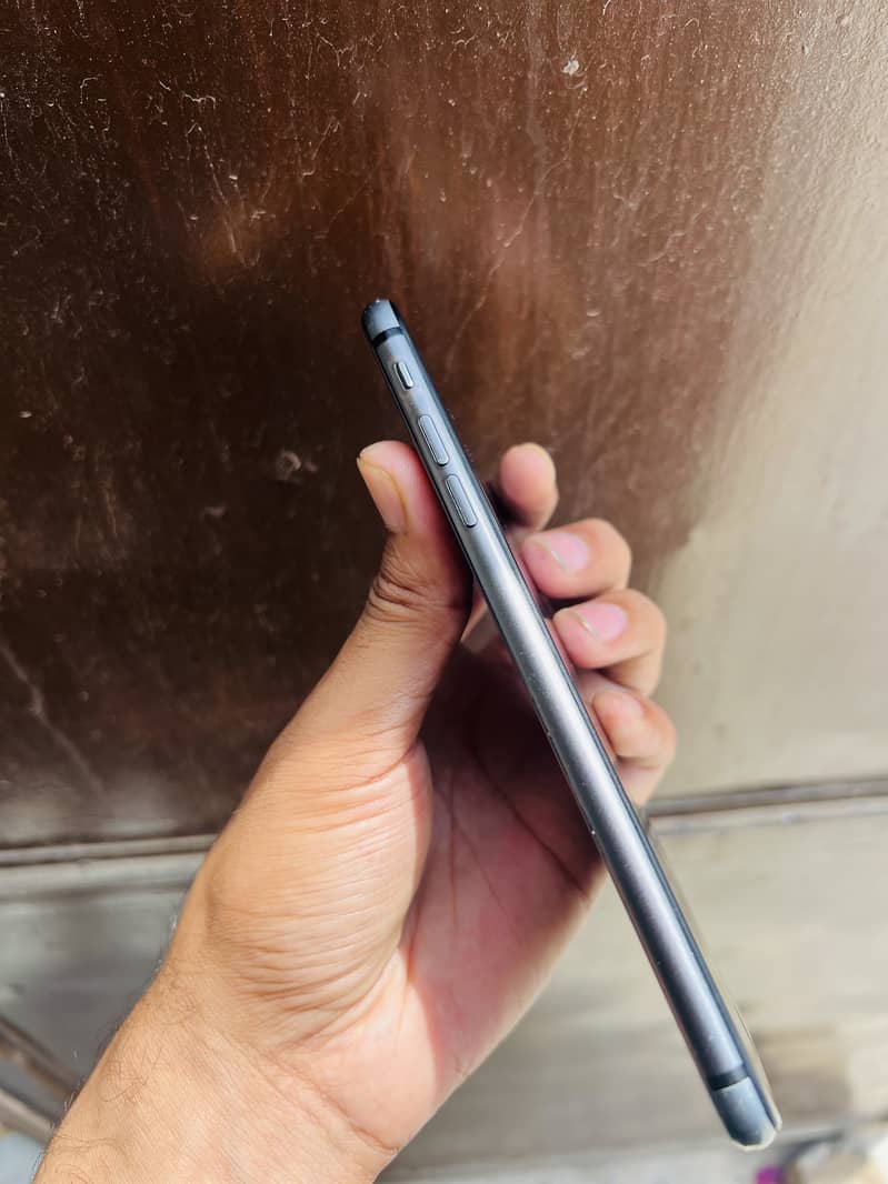 Apple iPhone 8 Plus 3