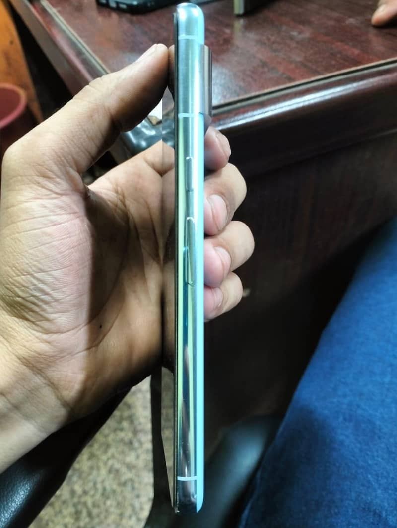 Google Pixel 8 Pro 2