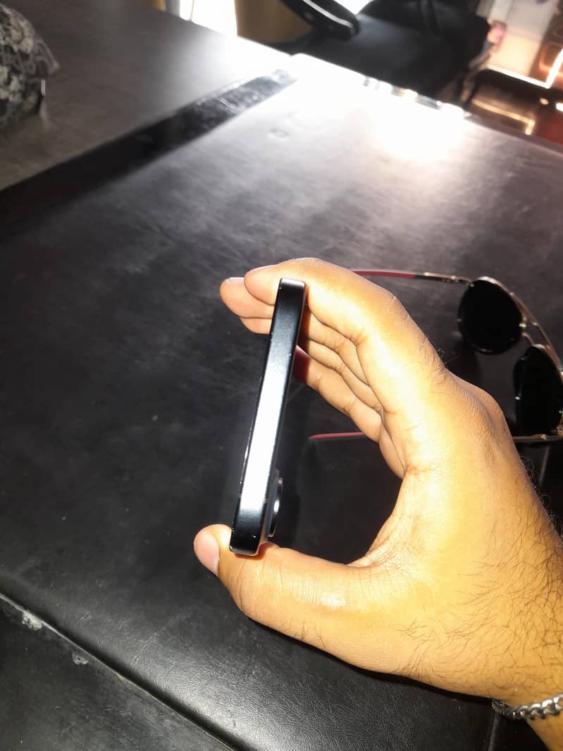 Apple iPhone 16 plus 3