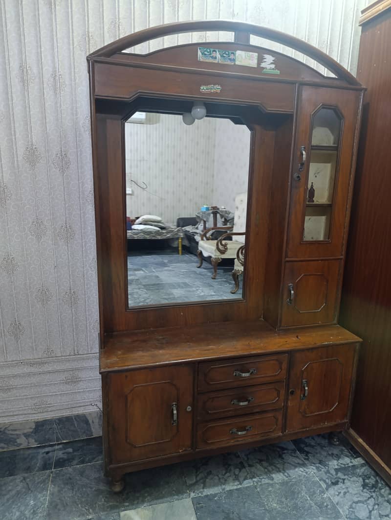 Dressing table 0