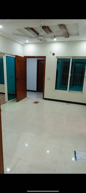 3BED UNFURNISHED APARTMENT AVAILABLE MONTHLY FOR RENT IN ISLAMABAD E11 4