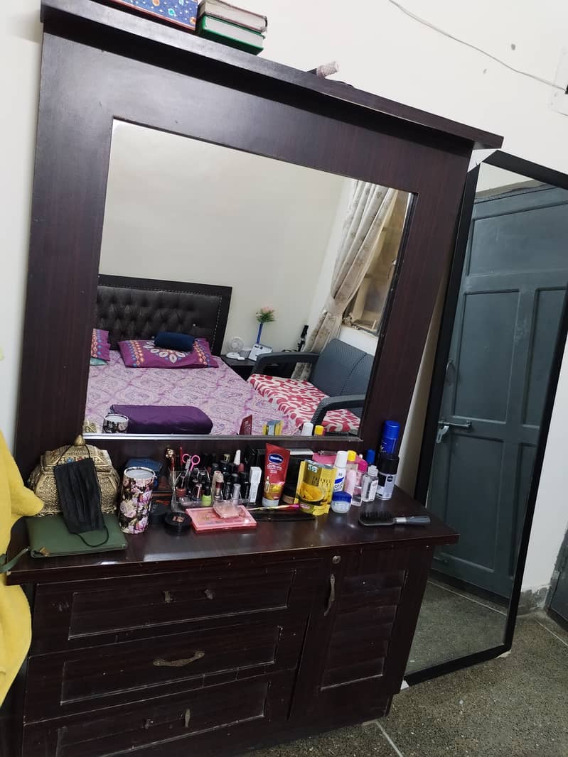 Dressing table 0