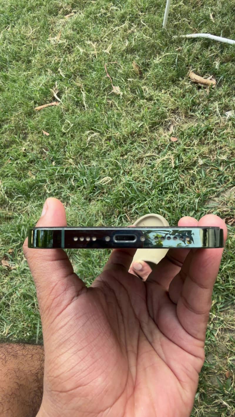 Apple iPhone 13 Pro Max 2