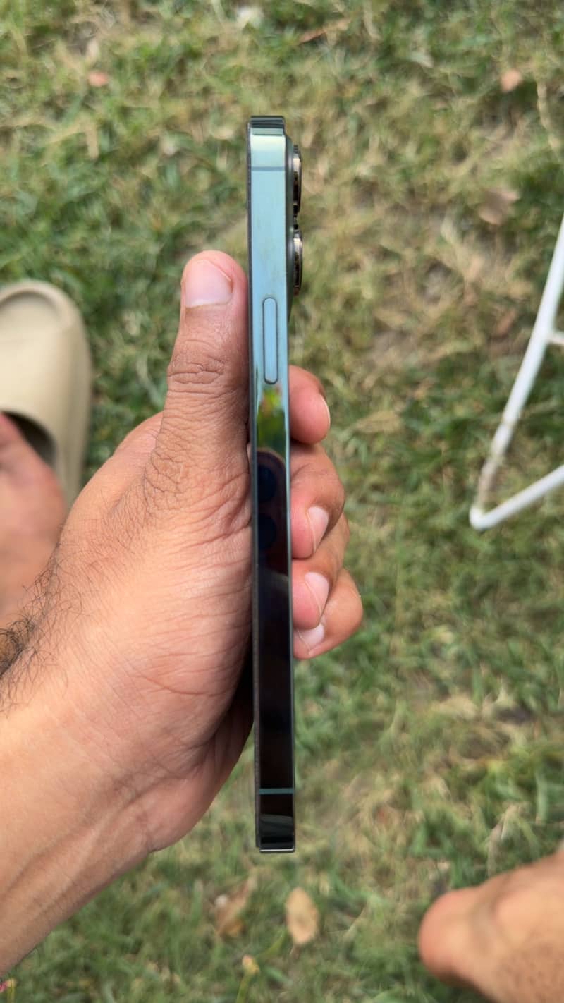 Apple iPhone 13 Pro Max 4