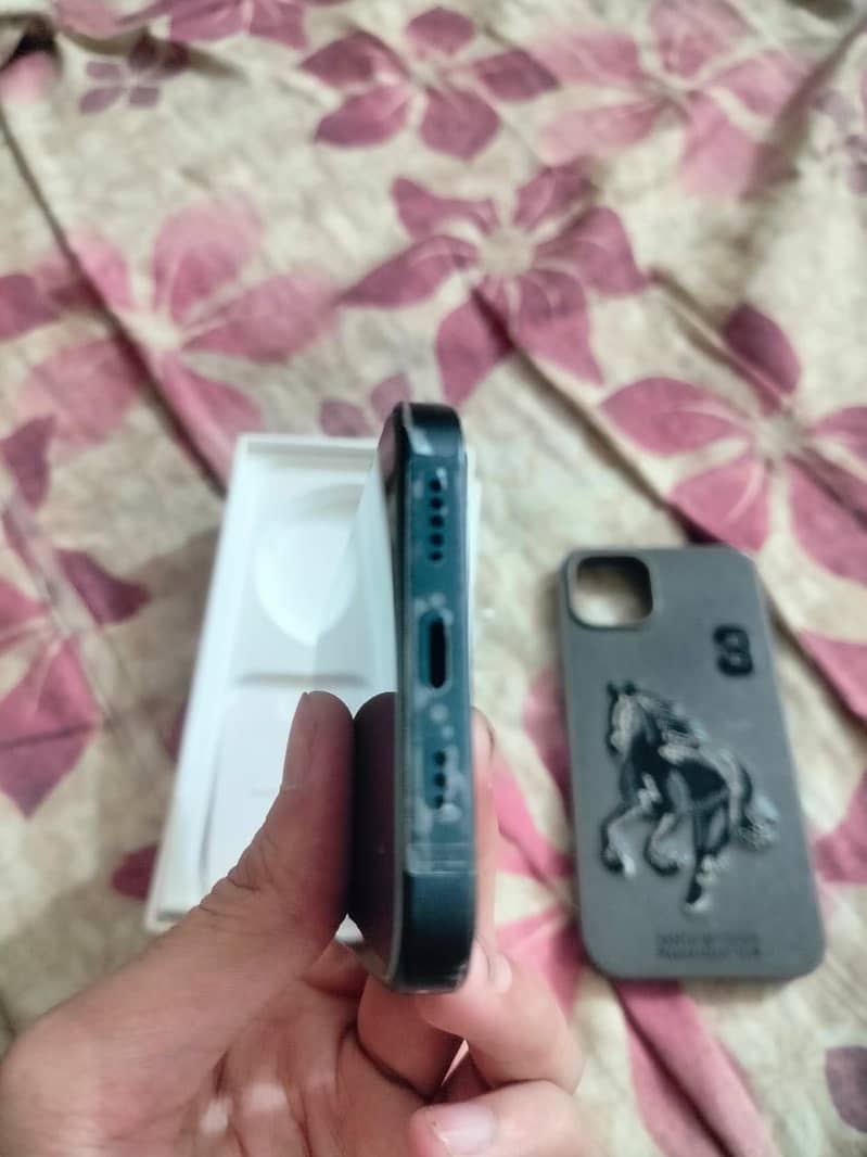 Apple iPhone 13 1