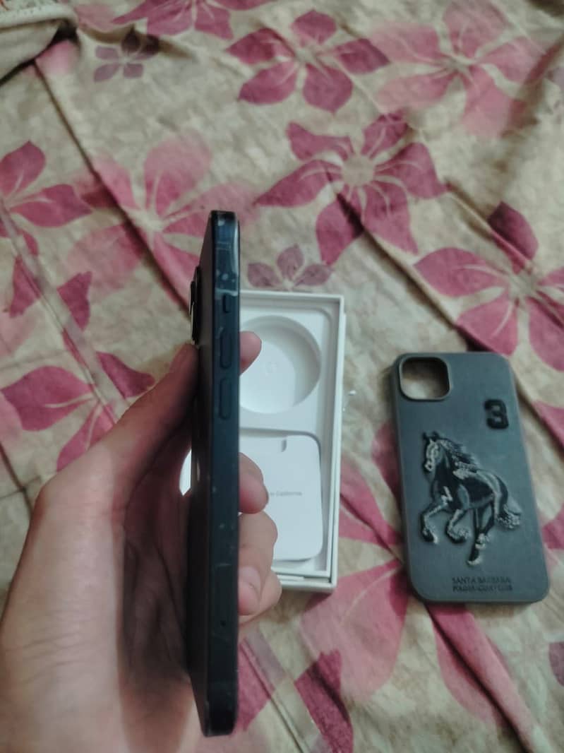 Apple iPhone 13 5