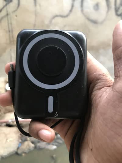 10000 mh Wireless and 2 cable typ c and iPhone power bank