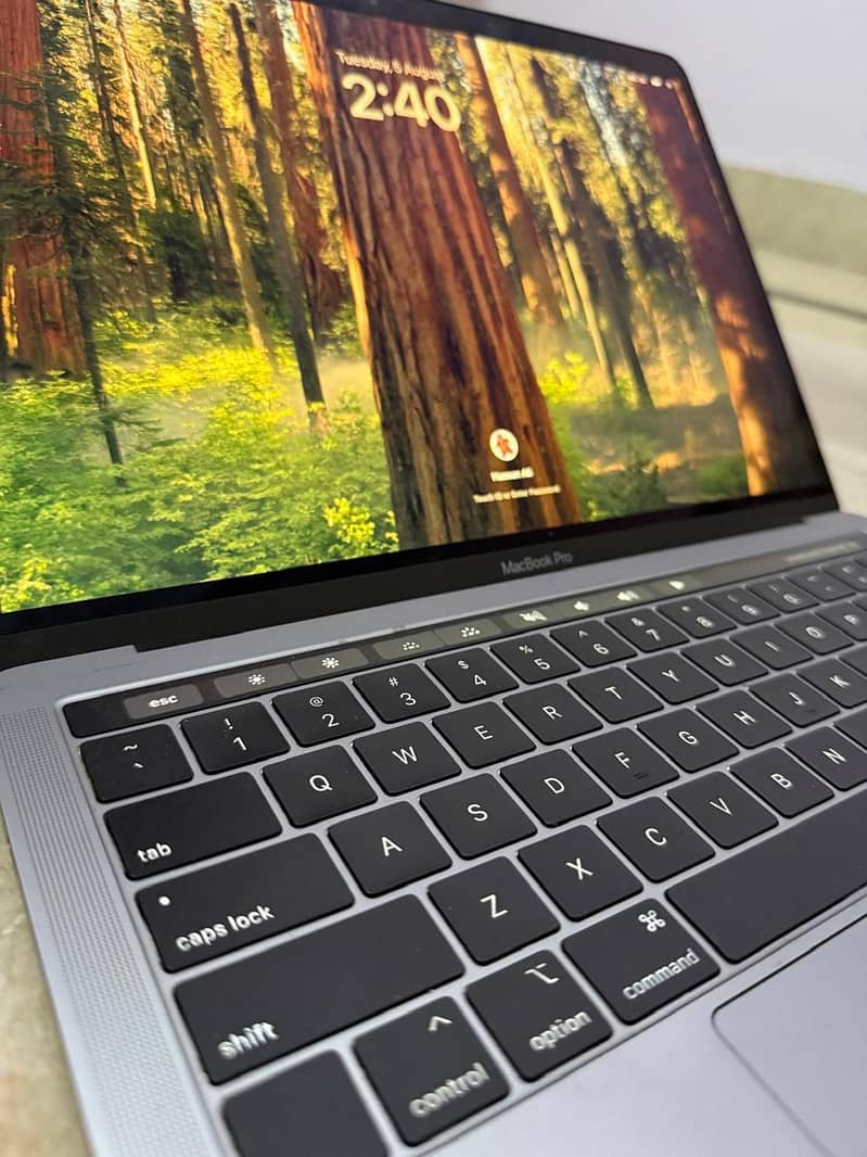 MacBook Pro 1