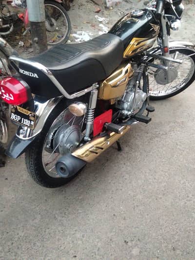 125 black golden self start