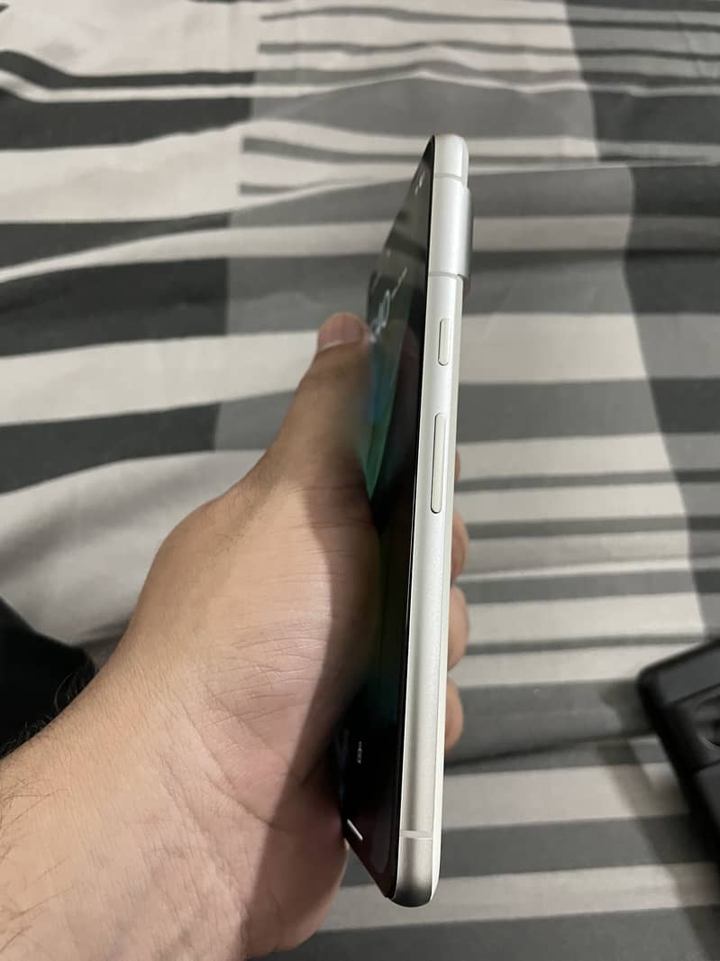 Google Pixel 7 4
