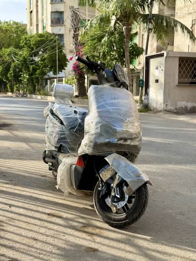 Super Star Remu Lithium Scooty