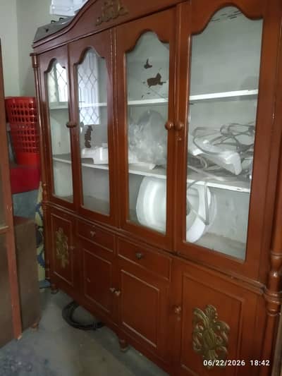 showcase in best condition