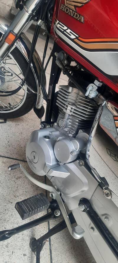 Honda 125 Special Edition Scratchless bike with Golden num