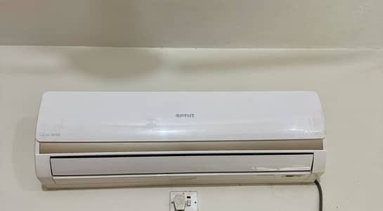 Good condition orient inverter ac