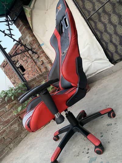 gaming chair (thunder gaming)