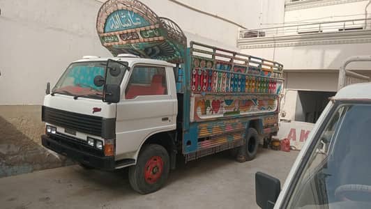 14 fit body Pakistani truck
