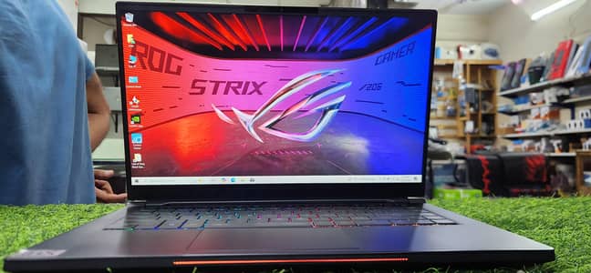Intel Gaming i7 9th RTX 2070 8GB Graphics 144Hz LED RGB Ultrabook