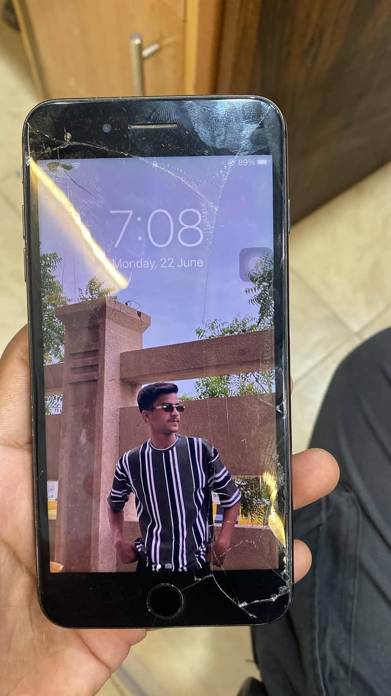 Apple iPhone 7 Plus 1