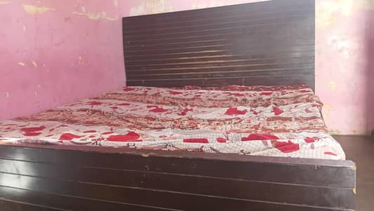 king size bed with mattress