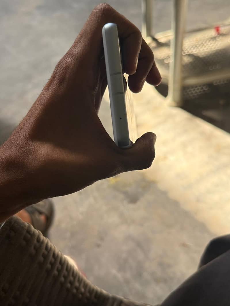 Google Pixel 7a 5