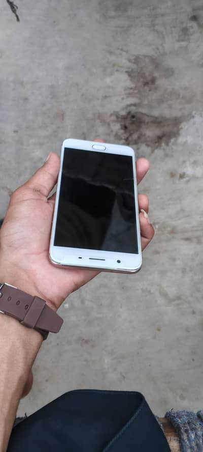 OPPO F1s