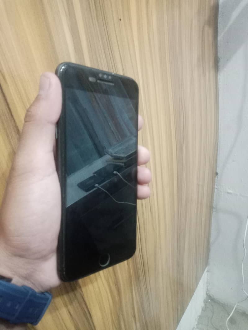 Apple iPhone 8 Plus 1