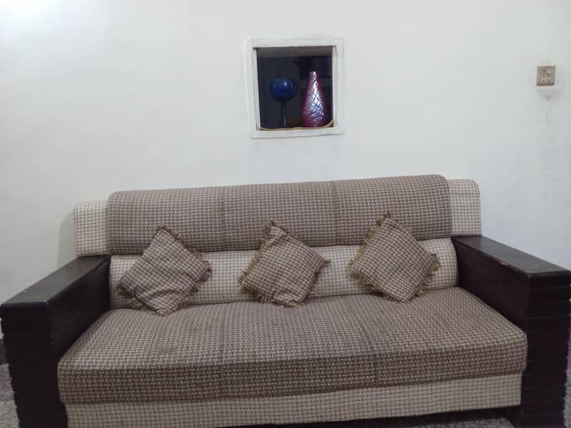 sofa set good condition 5